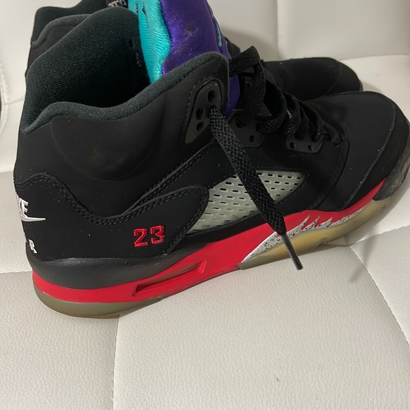 Jordan 5 GS Top 3 Black Fire Red Grape Size 6Y - Picture 3 of 13